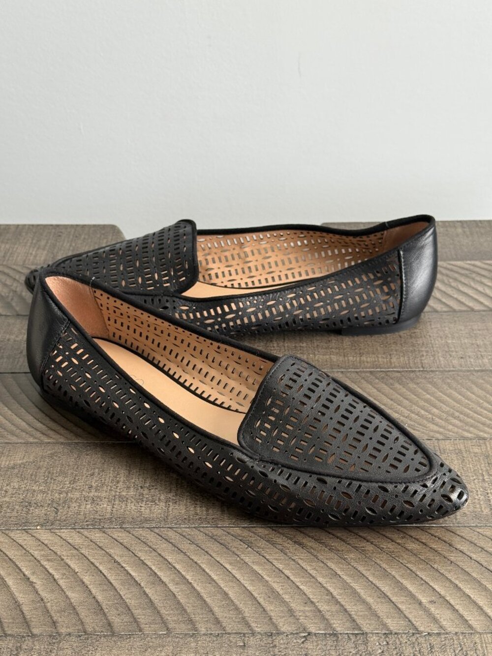 Franco Sarto Black Leather Perforated Flat Pointed Toe Soho Women Shoes Size 8.5